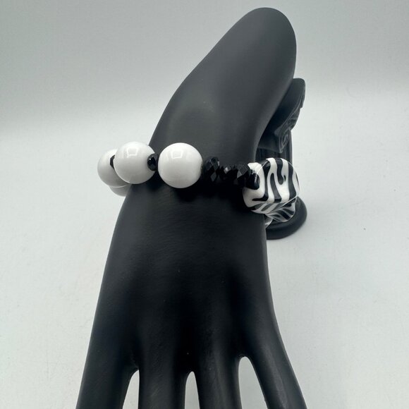 Zebra Print & White Acrylic Beaded Stretch Bracelet Animal - Picture 4 of 5